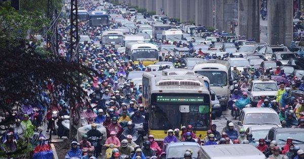 Hà Nội: Xây dựng cơ chế khuyến khích người dân sử dụng phương tiện công cộng, hạn chế xe cá nhân