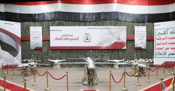 Houthi tổ chức triển lãm “khoe” tên lửa đạn đạo tự phát triển