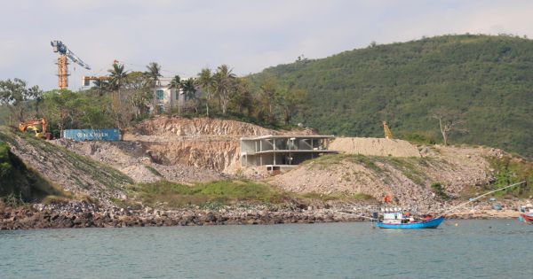 Chủ đầu tư bất chấp lệnh đình chỉ, doanh nghiệp phá tan hoang di tích lầu Bảo Đại