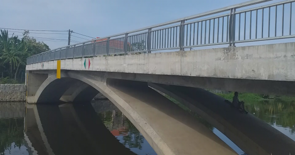 Huế: Dân đi lại khổ sở, cầu 32 tỉ đồng qua sông An Cựu bỏ không