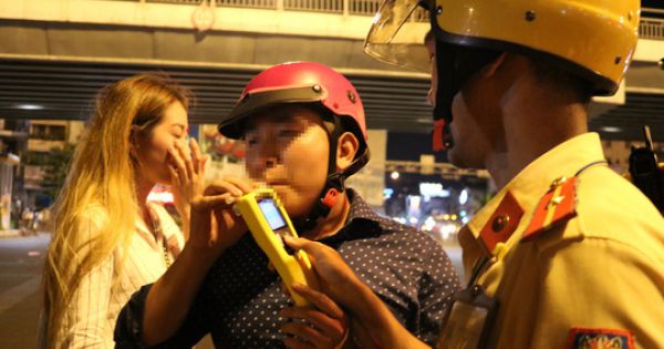 TPHCM: Từ 15/7 CSGT sẽ tổng kiểm soát các phương tiện xuất phát từ bến xe, sân bay, quán nhậu