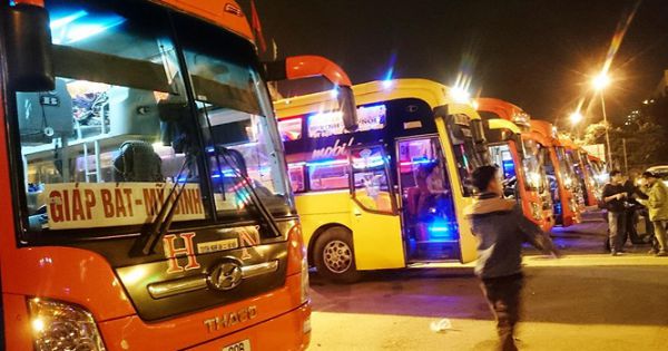 Hà Nội: Thu hồi hàng loạt phù hiệu ô tô khách chạy sai luồng tuyến