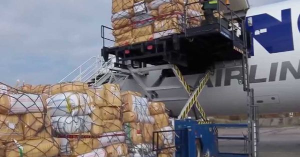 Kiện hàng bí ẩn nặng 200 pound củng cố giả thiết MH370 bị không tặc