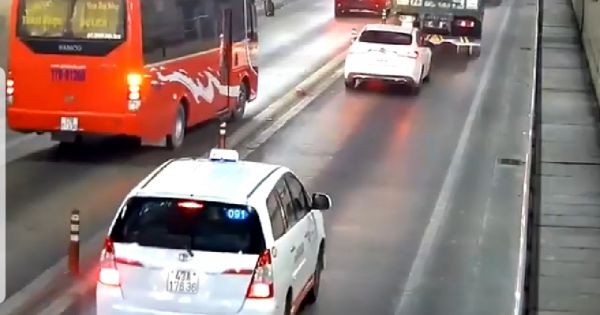 Cần phạt nghiêm ô tô vượt trái phép trong hầm Hải Vân