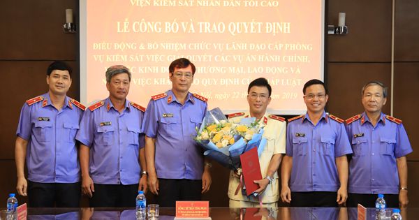 Trao Quyết định điều động, bổ nhiệm lãnh đạo cấp phòng Vụ 10 VKSND tối cao
