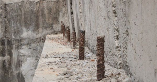 Cây cầu 36 tỷ không có đường dẫn nằm phơi mưa nắng ở Hà tĩnh