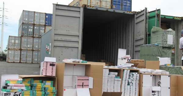Phát hiện container linh kiện điện thoại Trung Quốc giả xuất xứ Việt Nam trị giá hàng tỷ đồng