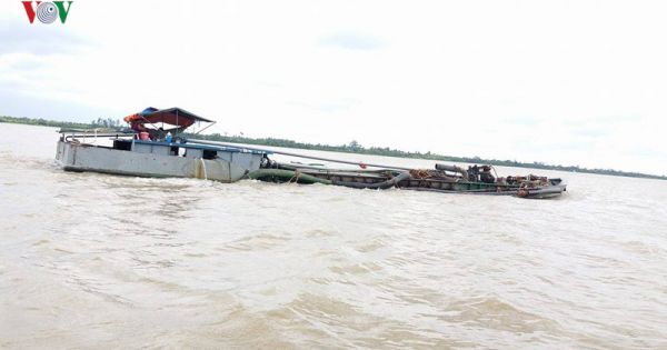 Bến Tre: Xử phạt 3 tỷ đồng với tàu khai thác cát trái phép