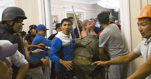 Cựu Tổng thống Kyrgyzstan bị bắt giữ