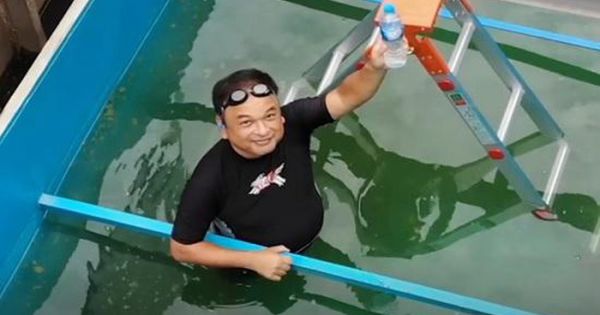 Hà Nội: Chuyên gia Nhật Bản tắm bằng nước sông Tô Lịch