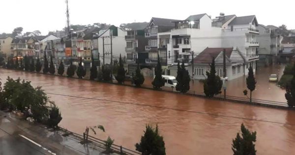 Nhiều khách du lịch huỷ phòng ở Đà Lạt vì mưa lũ gây sạt lở