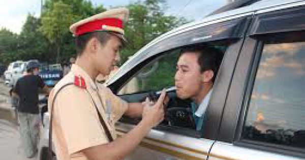 Lái xe ôtô vi phạm nồng độ cồn mức cao nhất dự kiến bị phạt 30-40 triệu đồng