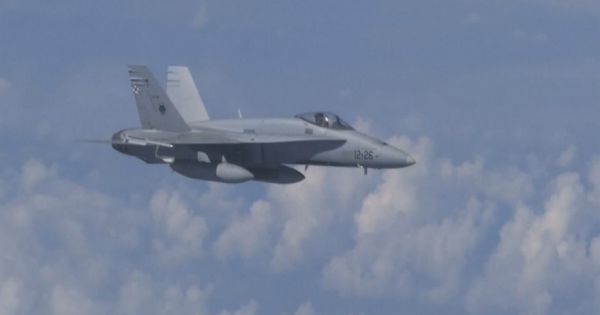 Tiêm kích NATO áp sát máy bay chở Bộ trưởng Quốc phòng Nga