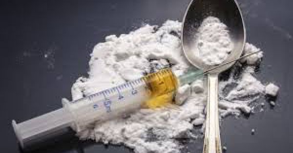 Bắt quả tang Cựu cán bộ công an huyện “chơi” ma túy cùng thiếu nữ 15 tuổi