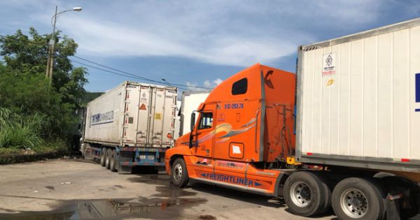 Hàng trăm xe container Việt Nam bất ngờ bị Trung Quốc cấm qua biên giới