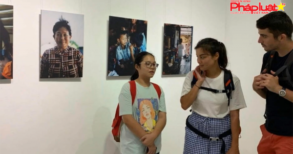 Triển lãm “An Insight Into Reality” – Hướng tới người Việt nghèo sống ở Campuchia
