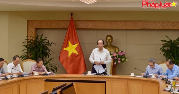 Bộ, ngành 'khoe' thành tích, doanh nghiệp vẫn kêu 