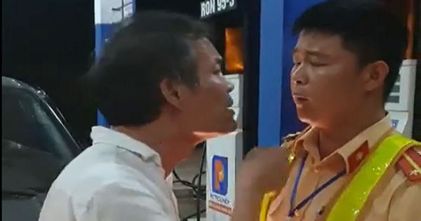 Thanh Hóa: Đã có kết quả kiểm tra nồng độ cồn, tài xế biển xanh tát CSGT khi bị nhắc nhở