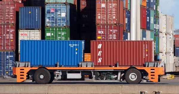 Trump ‘phản đòn’, tăng thuế với 550 tỉ USD hàng Trung Quốc