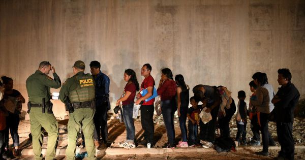 Mỹ: Liên minh 20 bang sẽ kiện chính quyền TT Trump về vấn đề nhập cư