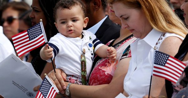 Quy định mới về quốc tịch với con cái quân nhân, nhân viên Mỹ sinh ra ở nước ngoài