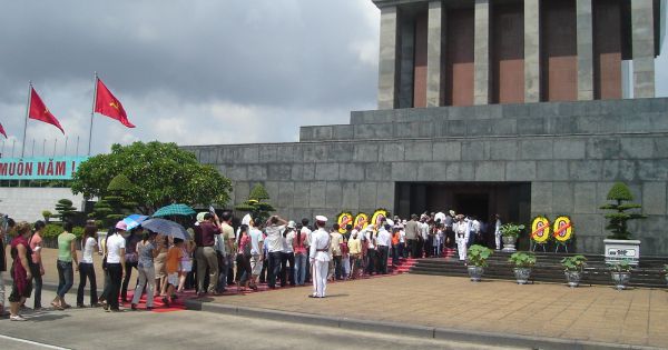 Hơn 50 nghìn lượt khách viếng Lăng Chủ tịch Hồ Chí Minh dịp lễ 2/9