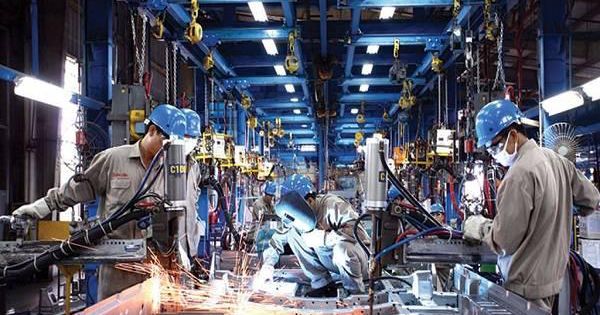 “Điểm nghẽn” nào khiến năng suất lao động Việt Nam mãi thấp?