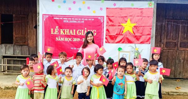 Lễ khai giảng ấm áp của 34 học trò và 2 cô giáo trẻ