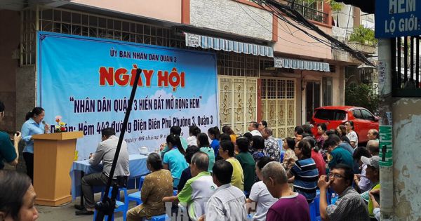 Người dân “hiến đất vàng” để mở rộng hẻm