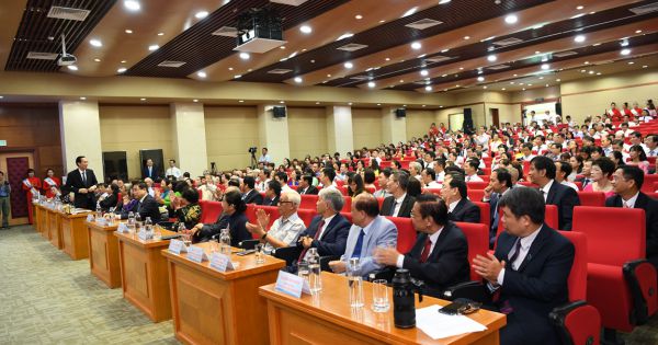 Bệnh viện Đại học Y Dược TP.HCM nhận Huân chương lao động hạng Nhất