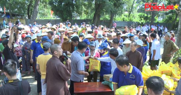 Hàng ngàn phần quà cho trẻ em nghèo vui Trung thu