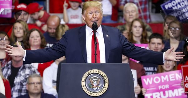 Tỉ lệ người dân Mỹ ủng hộ Tổng thống Trump sụt giảm