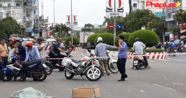 Kiên Giang: Một phụ nữ đánh rơi bao tải chứa thi thể hài nhi