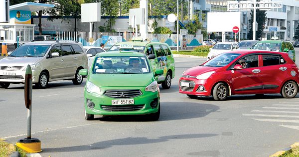 Taxi phải có hộp đèn, không phân biệt taxi công nghệ hay truyền thống