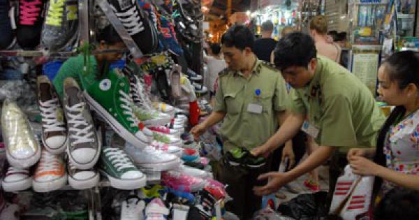 Lãnh đạo quận 1 than khó giải quyết nạn hàng giả, hàng nhái