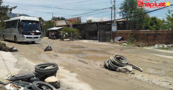 Thiếu tiền, bán kho cảng làm đường