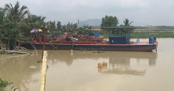 Bình Thuận: 40 tàu hút cát trái phép trên hồ Biển Lạc bị niêm phong, thu giữ