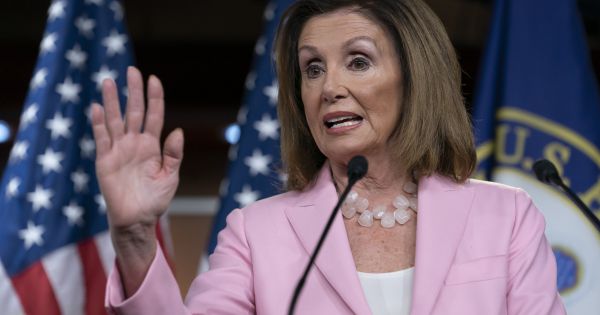 Chủ tịch Hạ viện Mỹ công bố đạo luật giảm giá thuốc y tế