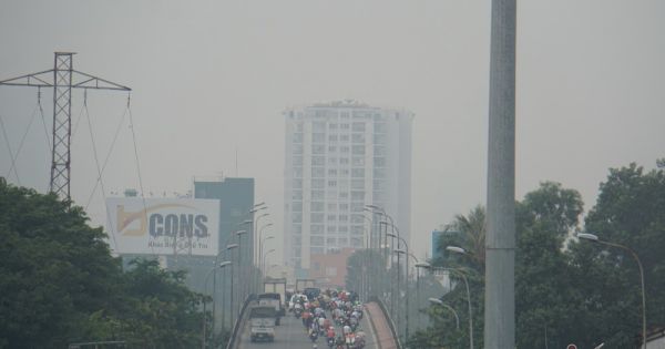 TP HCM: Dày đặc sương mù độc hại