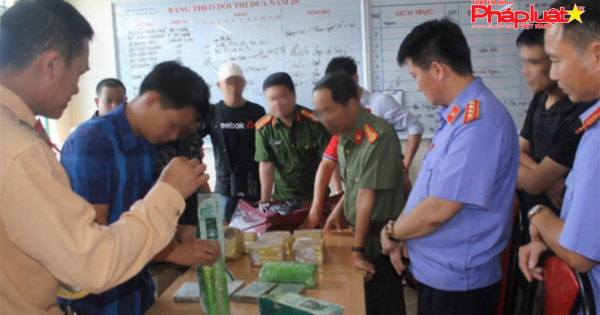 Bắt 4 đối tượng đi trên 3 ôtô chở lượng ma túy lớn