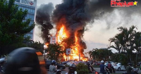 Hải Phòng: Cửa hàng điện máy 4 tầng cháy rụi