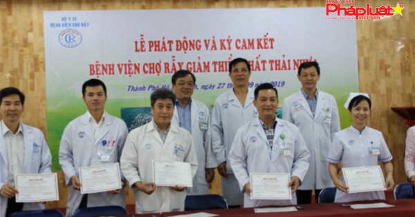 Bệnh viện Chợ Rẫy cam kết giảm chất thải nhựa