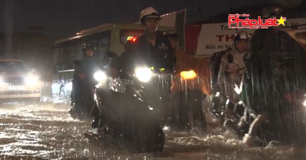 TPHCM: Triều cường hôm nay 30/9 đạt đỉnh, nhiều khu vực có thể ngập nặng