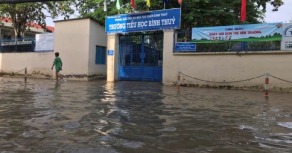 Cần Thơ: Học sinh được nghỉ học, đi học trễ vì triều cường