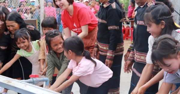 Người dân huyện Mang Yang, tỉnh Gia Lai hân hoan đón nguồn nước sạch về bản làng