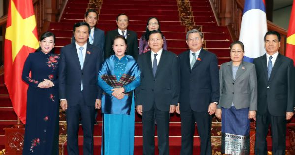 Chủ tịch Quốc hội Nguyễn Thị Kim Ngân hội kiến Thủ tướng Lào