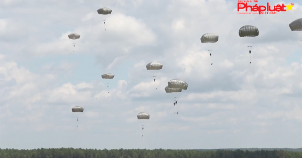 Hàng chục lính dù Mỹ bị thương khi huấn luyện vì gió mạnh