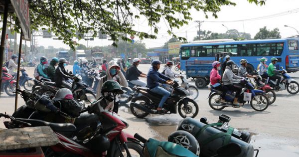 Sinh viên làng đại học Thủ Đức, TPHCM thấp thỏm khi đi qua QL1A