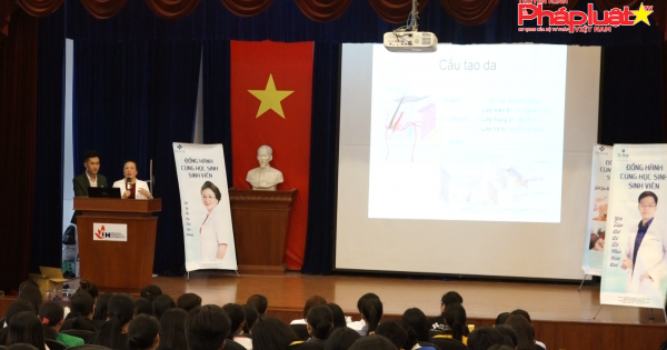 Sinh viên toả sáng vẻ đẹp cùng Dr. Huệ