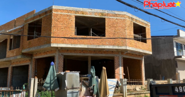 Yêu cầu tháo dỡ các hạng mục xây dựng sai phép ở Bến xe Di Linh